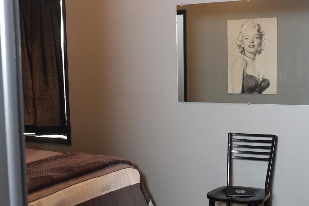 Lux Rooms Wallace Exterior foto